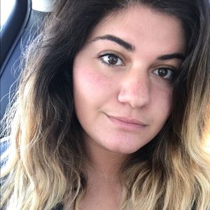 Meet your Posher, Carissa